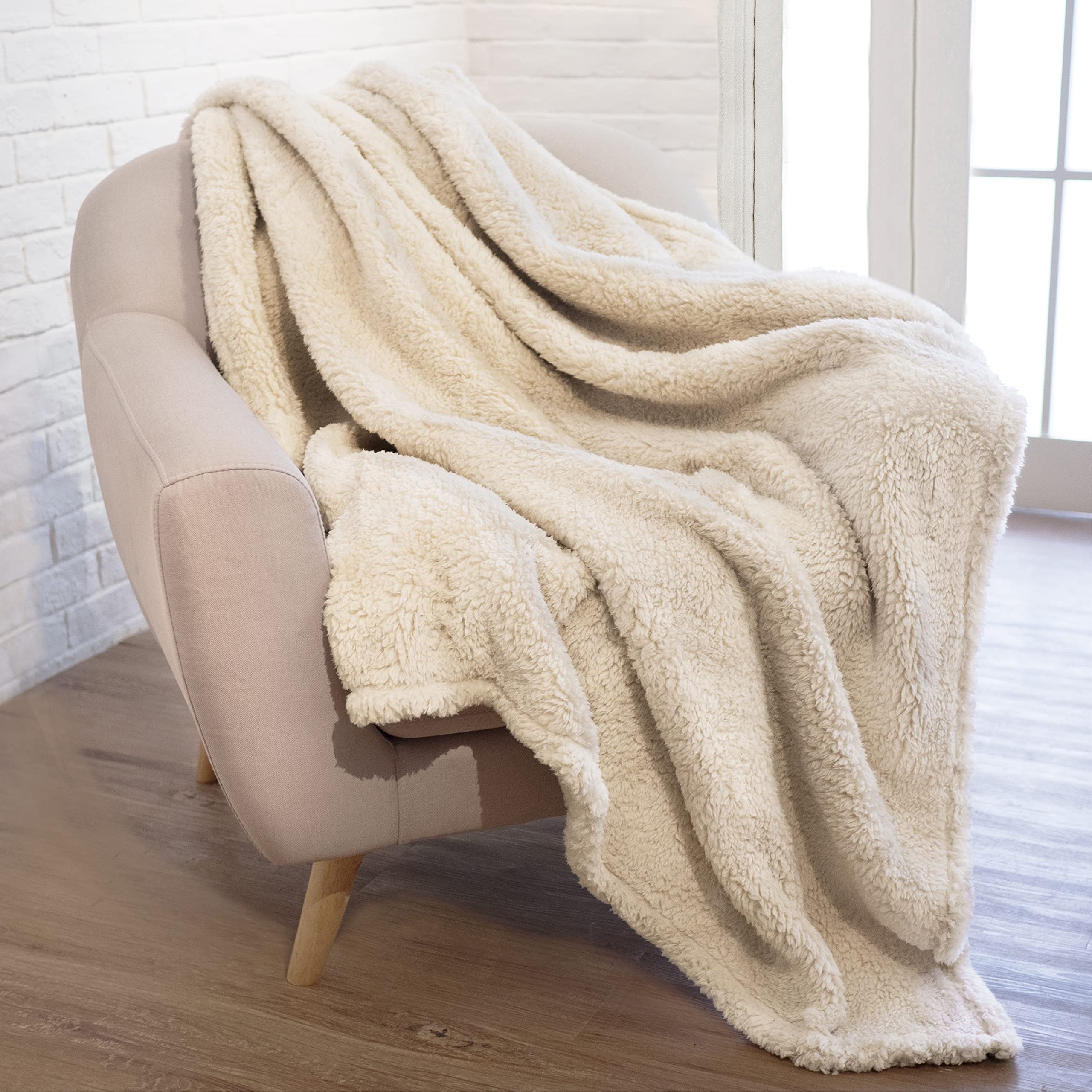 Pavilia Beige Ivory Plush Throw Blanket For Couch, Sherpa Soft Cozy Blanket And Throw For Sofa Bed, Decorative Fur Fuzzy Warm Fl